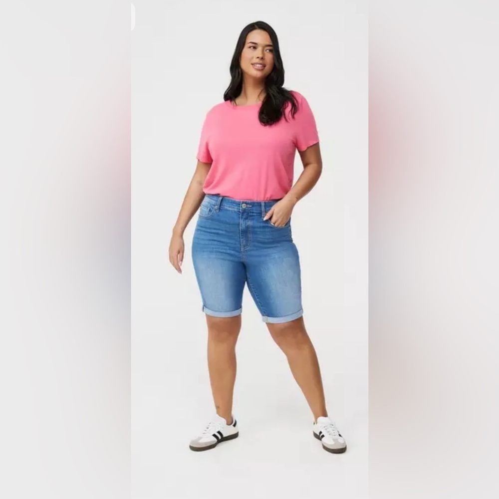 Torrid NWT High Rise Stretch Denim Bermuda Shorts Size 24